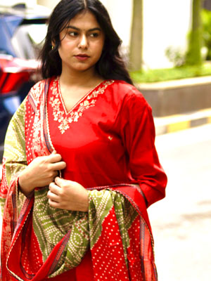 Red straight-fit kurta with Dupatta